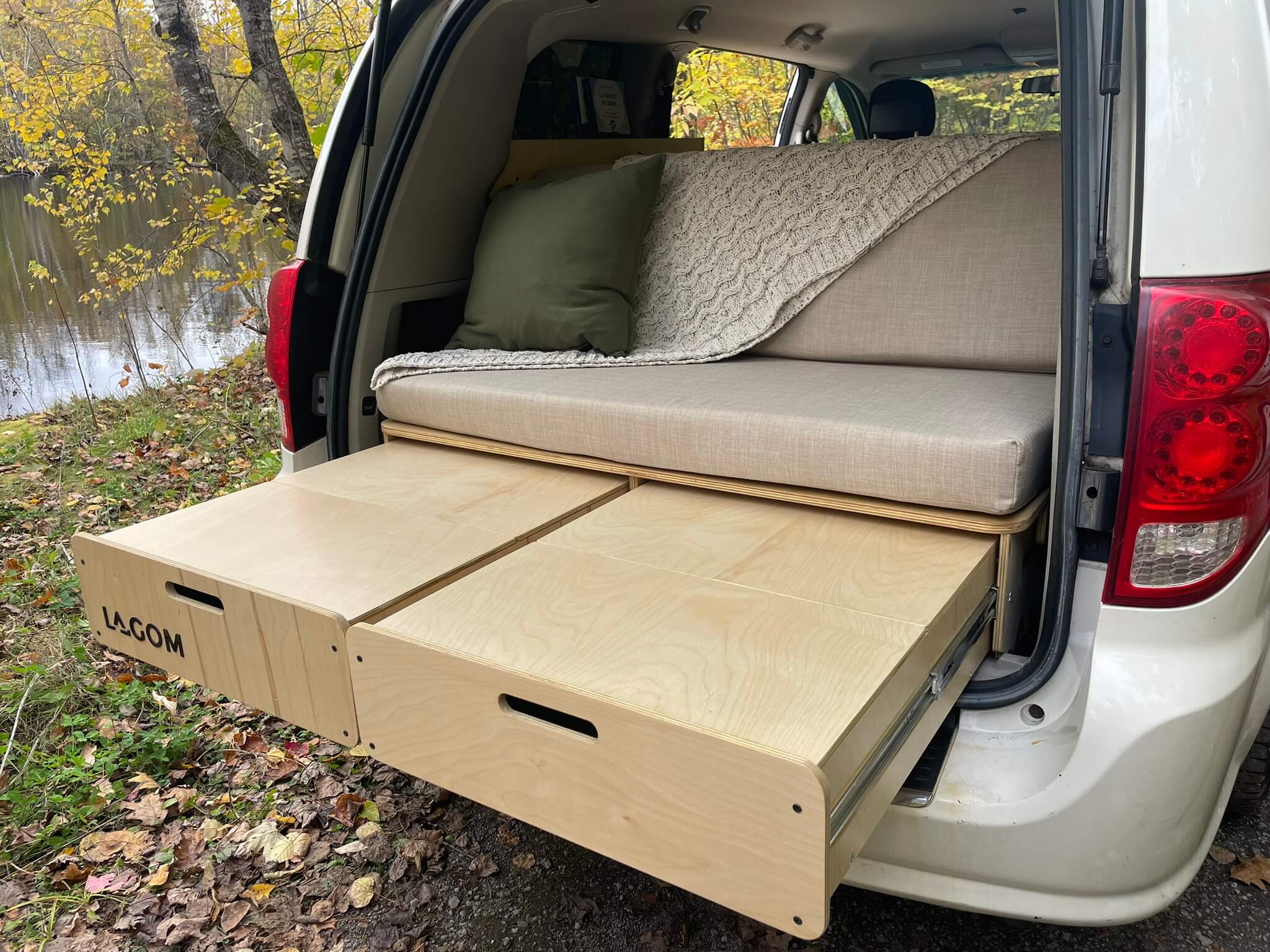 Lagom conversion - Minivan conersion outside table